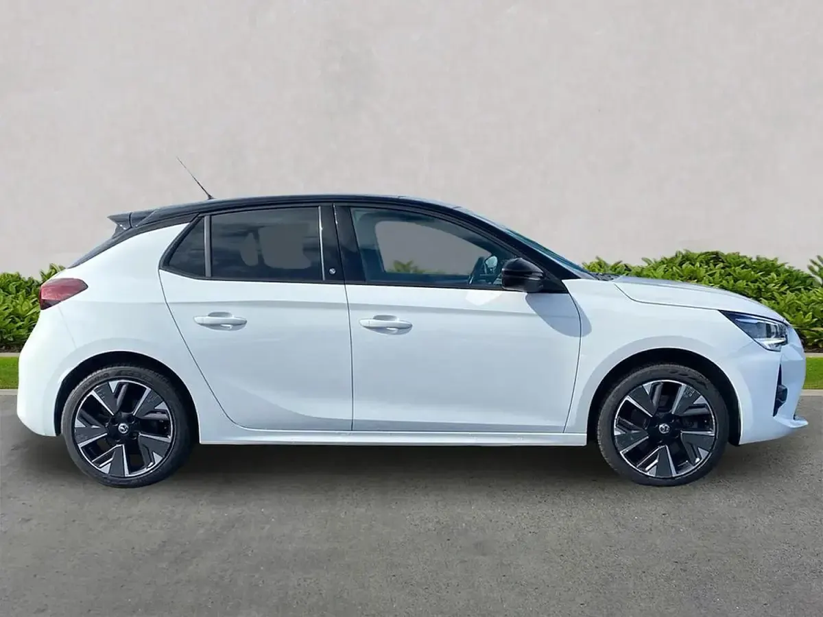 Used Vauxhall Corsa-e GS Line 100 kW (136 HP) 2023 White Hatchback