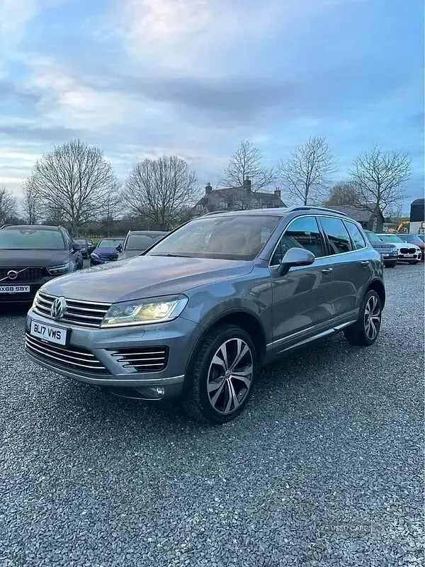 Used VW Touareg R-line 262 HP (192 kW) 2017 Grey SUV