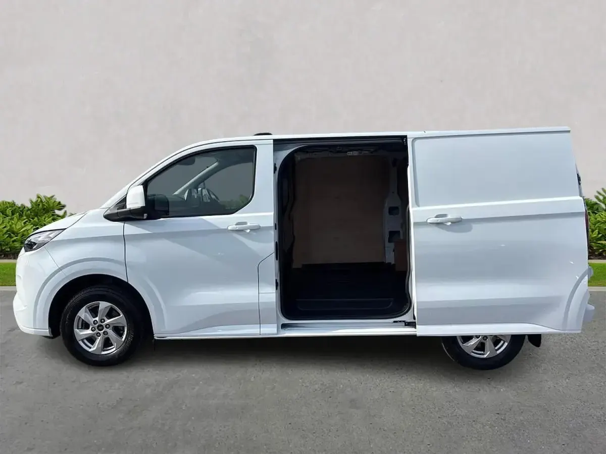 Usado Ford E-Transit Limited 100 kW (136 HP) 2025 Branco Van