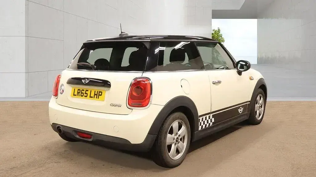Used Mini Cooper Hatch 136 HP (100 kW) 2015 White Hatchback