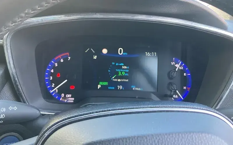Used Toyota Corolla 122 HP (89 kW) 2019 Red Hatchback