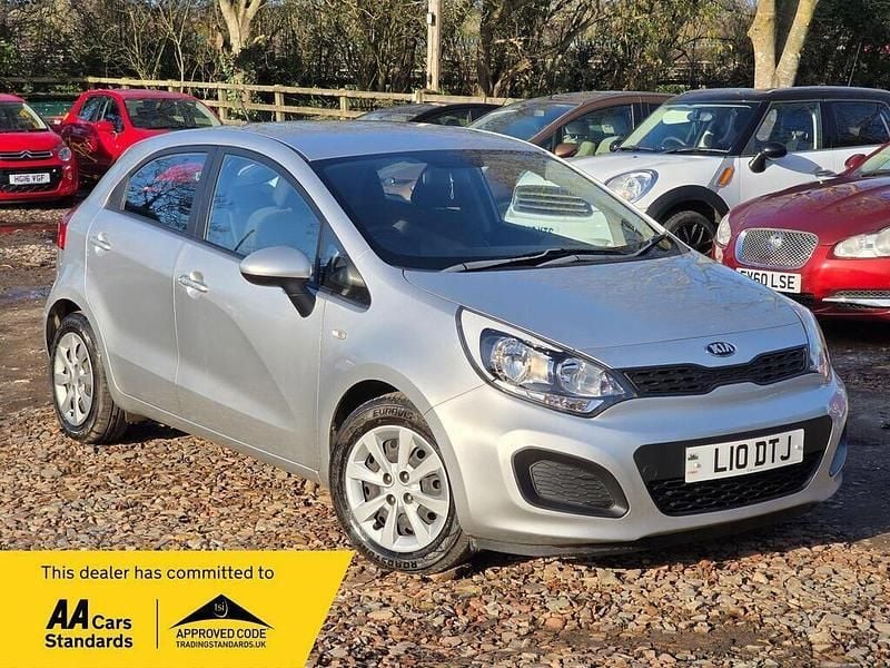 Silver Used 2014 Kia Rio Hatchback | £4,990 (Good price) - Image 1/4