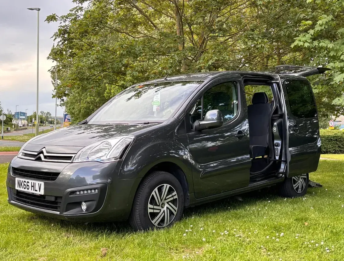 Used Citroën Berlingo Feel 100 HP (73 kW) 2017 Grey MPV