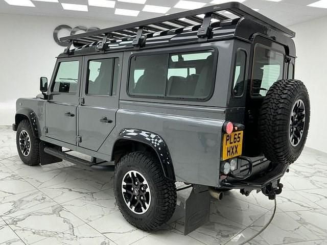 Used Land Rover Defender Adventure 122 HP (89 kW) 2016 Grey Estate