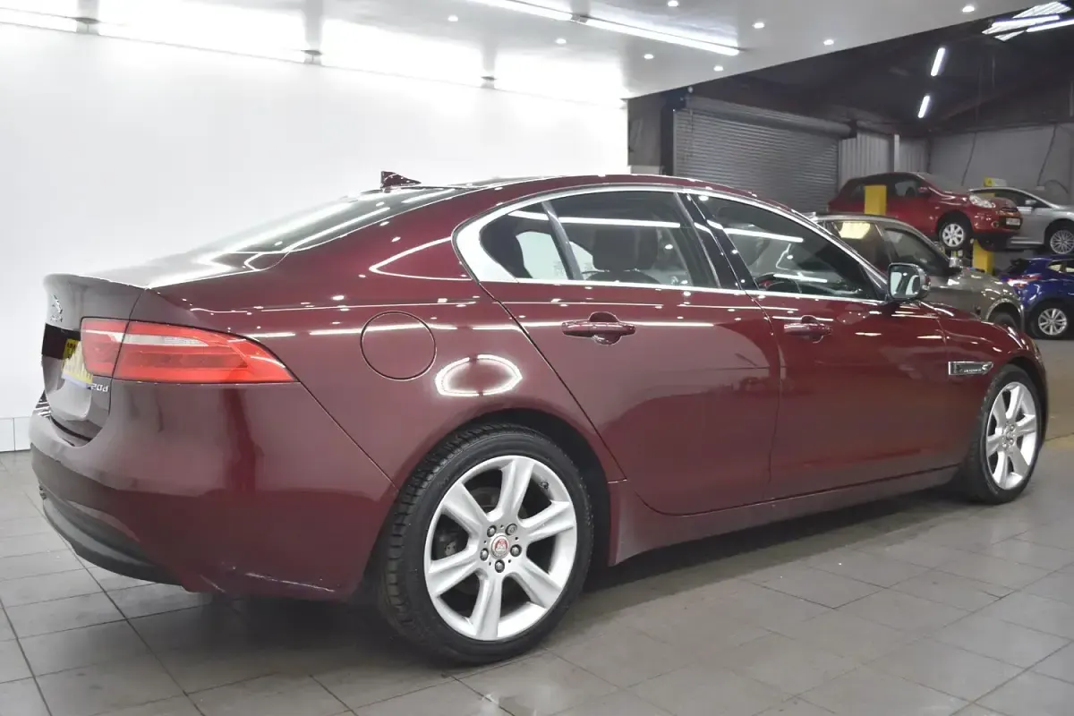 Used Jaguar XE Portfolio 180 HP (132 kW) 2015 Red Sedan
