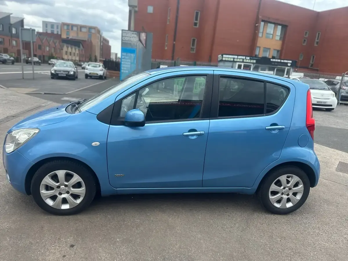 Used Vauxhall Agila Design Edition 85 HP (62 kW) 2009 Blue MPV