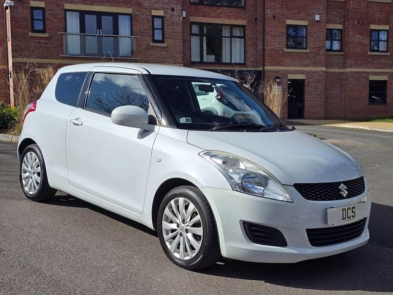 Used Suzuki Swift SZ3 94 HP (69 kW) 2013 White Hatchback