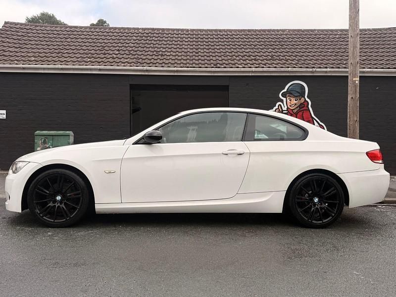 Begagnad BMW 320 M Sport 174 HK (127 kW) 2008 Vit Sportkupé