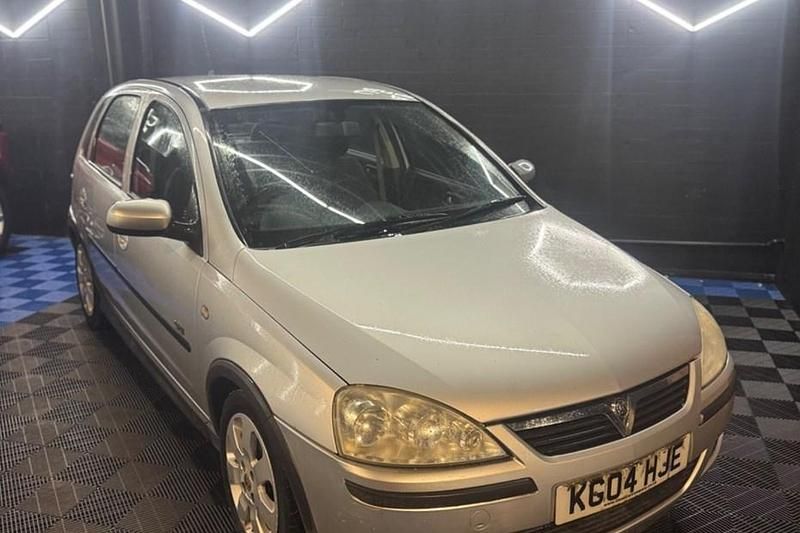Used Vauxhall Corsa 79 HP (58 kW) 2004 Silver Hatchback