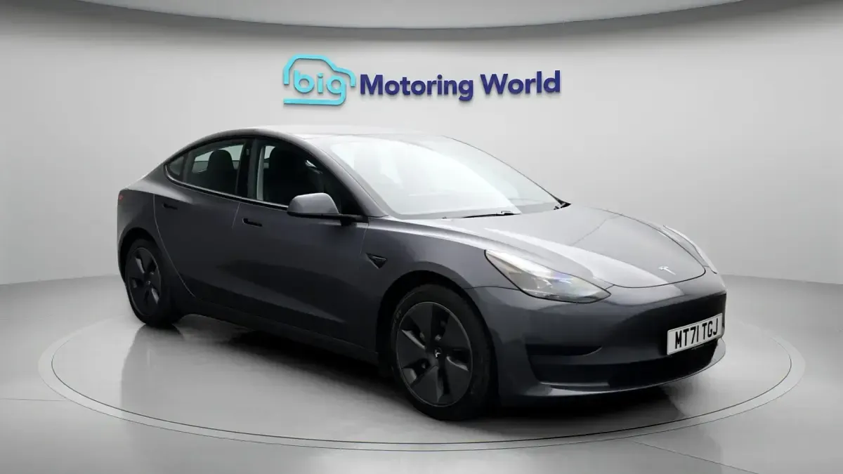 Used Tesla Model 3 Standard Range Plus 222 kW (302 HP) 2021 Sedan