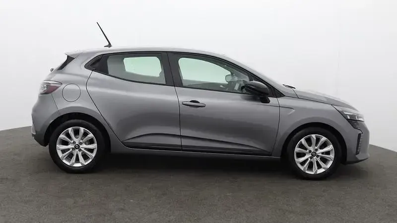 Used Renault Clio V Evolution 90 HP (66 kW) 2024 Grey Hatchback