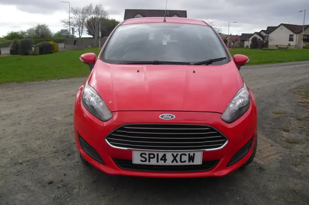 Begagnad Ford Fiesta Style 82 HK (60 kW) 2014 Röd Halvkombi