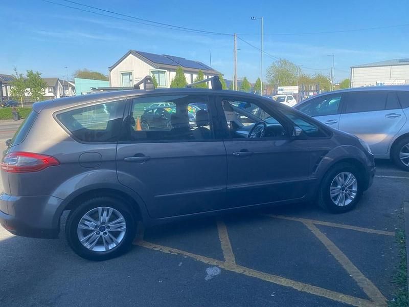 Used Ford S-MAX Zetec 115 HP (84 kW) 2014 Brown MPV