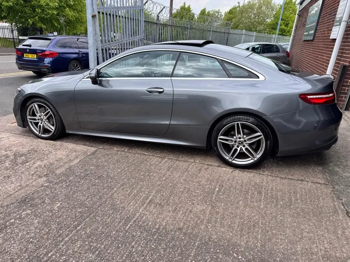 Begagnad Mercedes E220 AMG Line Premium 2017 Grå Sportkupé