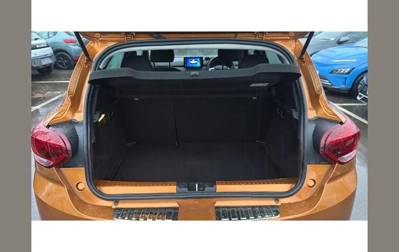 Used Dacia Sandero Comfort 90 HP (66 kW) 2022 Orange SUV