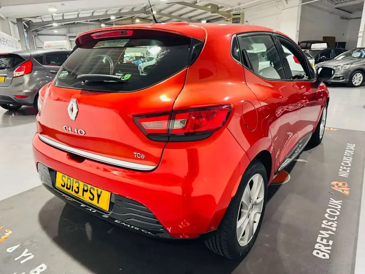 Used Renault Clio Dynamique 90 HP (66 kW) 2013 Red Hatchback