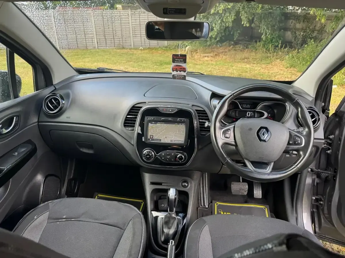 Used Renault Captur Dynamique 90 HP (66 kW) 2017 Grey SUV