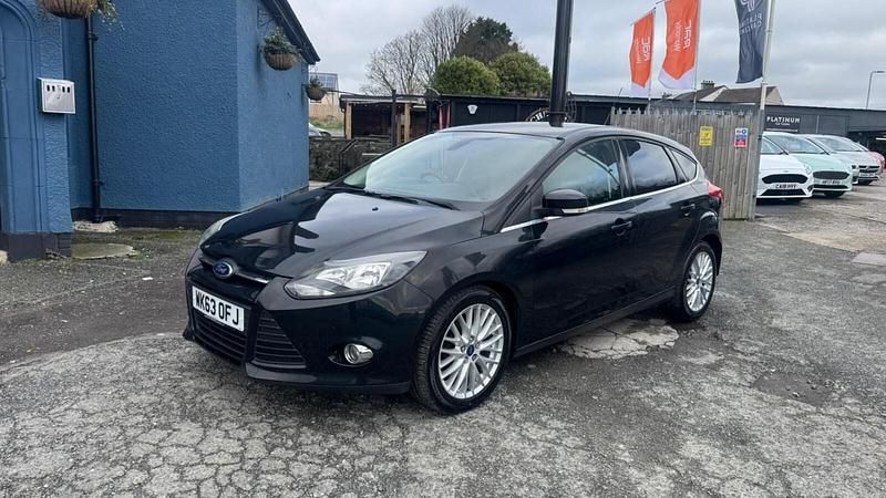 Used Ford Focus Zetec 125 HP (91 kW) 2013 Black Hatchback