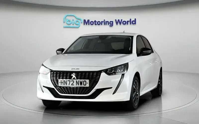 Used Peugeot 208 Allure+ 102 HP (75 kW) 2022 White Hatchback