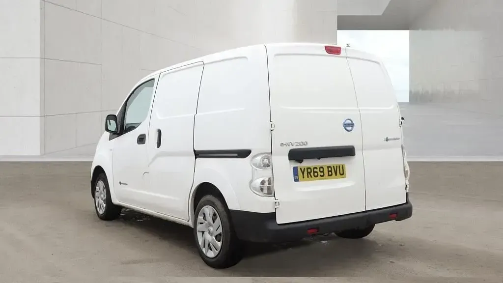 Usado Nissan e-NV200 Acenta 80 kW (109 HP) 2020 Branco Monovolume