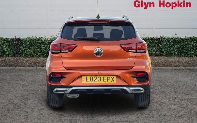 Używany MG ZS Exclusive 111 KM (81 kW) 2023 Pomarańczowy SUV