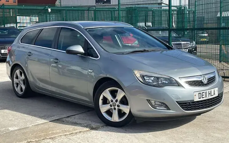 Used Vauxhall Astra SRi 125 HP (91 kW) 2011 Estate