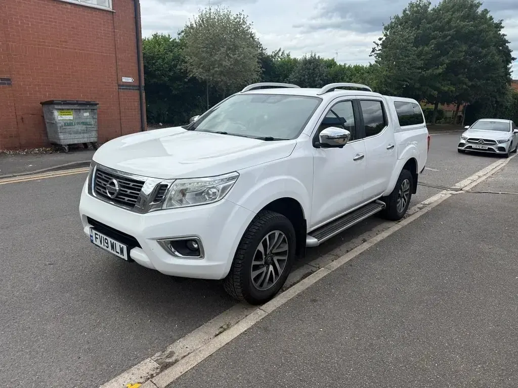 Used Nissan Navara Tekna 190 HP (139 kW) 2019 White Pickup