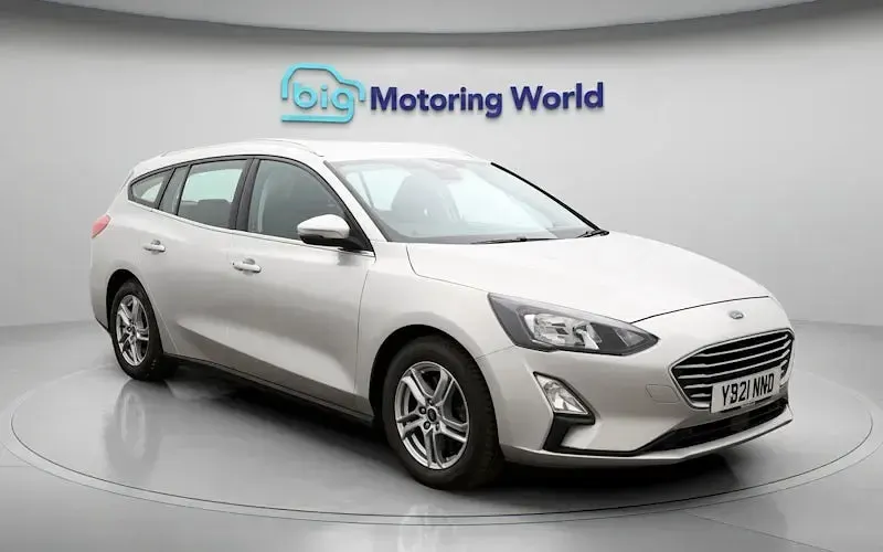 Begagnad Ford Focus Zetec 120 HK (88 kW) 2021 Silver Kombi