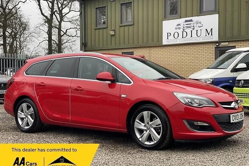Used Vauxhall Astra SRi 165 HP (121 kW) 2013 Red Estate