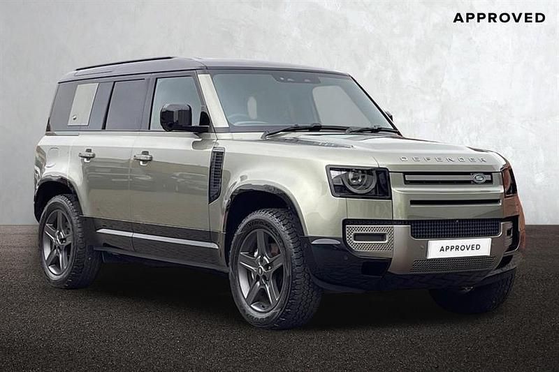 Used Land Rover Defender SE Dynamic 300 HP (220 kW) 2024 Pangea green Estate