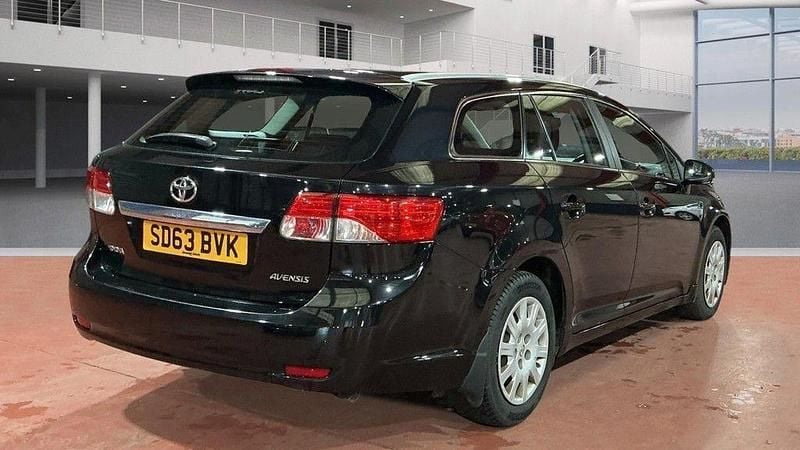 Used Toyota Avensis Active 126 HP (92 kW) 2013 Black Estate