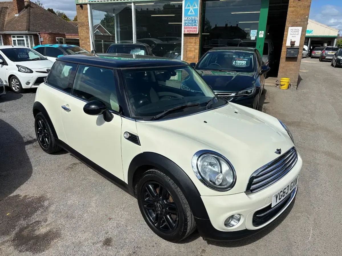 Used Mini Cooper Hatch 120 HP (88 kW) 2013 White Hatchback