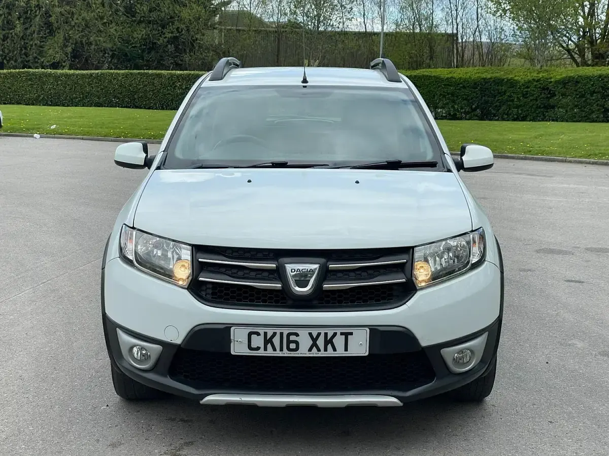 Used Dacia Sandero Lauréate 2016 White Hatchback