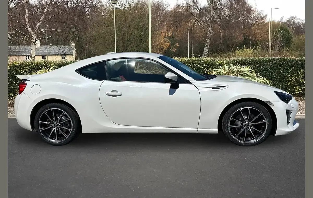Used Toyota GT86 GT 196 HP (144 kW) 2017 White Coupe