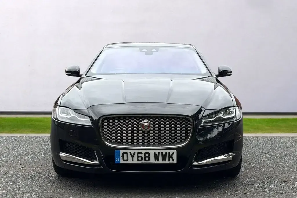 Used Jaguar XF Portfolio 180 HP (132 kW) 2018 Black Sedan
