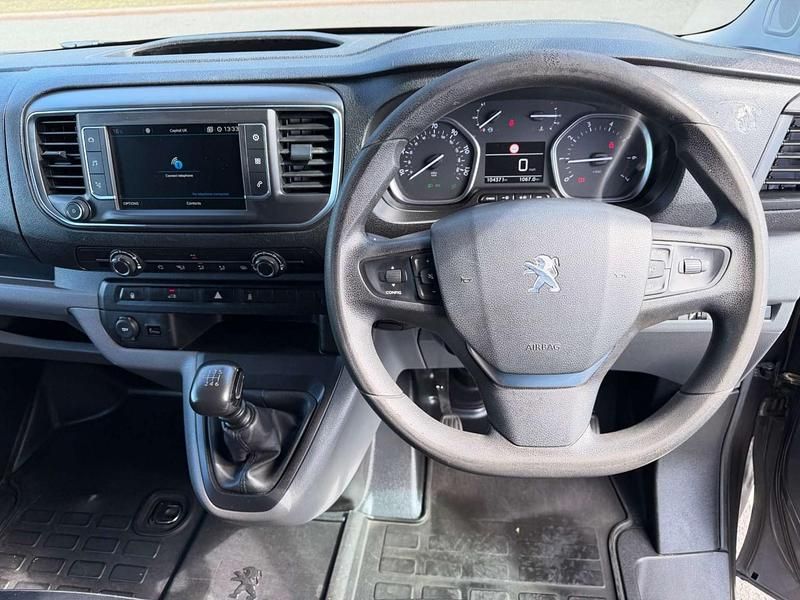 Gebraucht Peugeot Expert 120 PS (88 kW) 2017 Grau Van