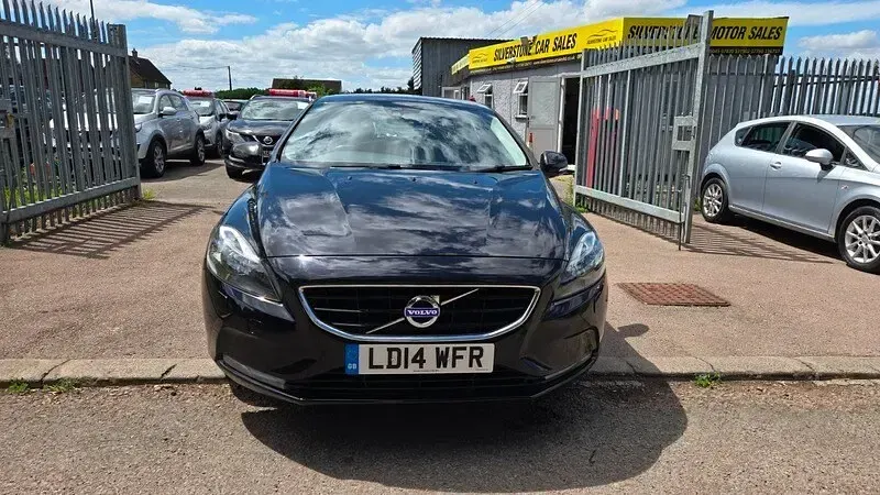Used Volvo V40 SE 115 HP (84 kW) 2014 Black Hatchback