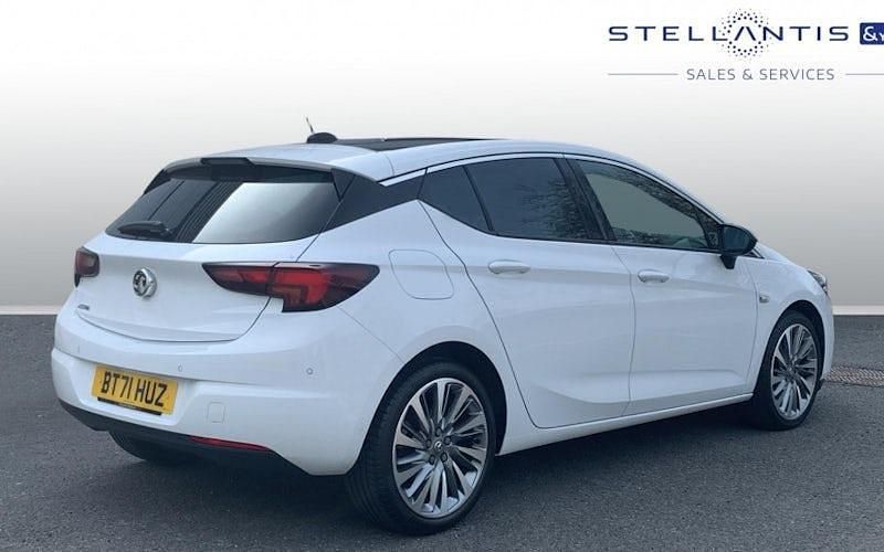Second-hand Vauxhall Astra Edition 145 CP (106 kW) 2021 Alb Hatchback