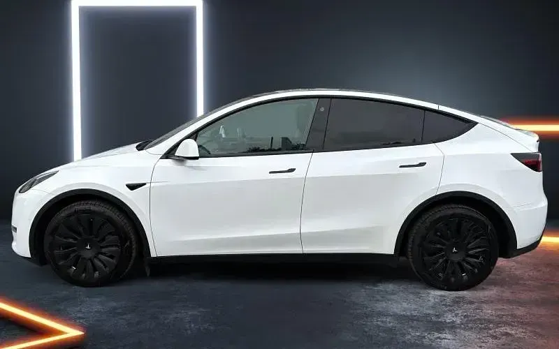 Used Tesla Model Y Long Range AWD 286 kW (389 HP) 2025 SUV