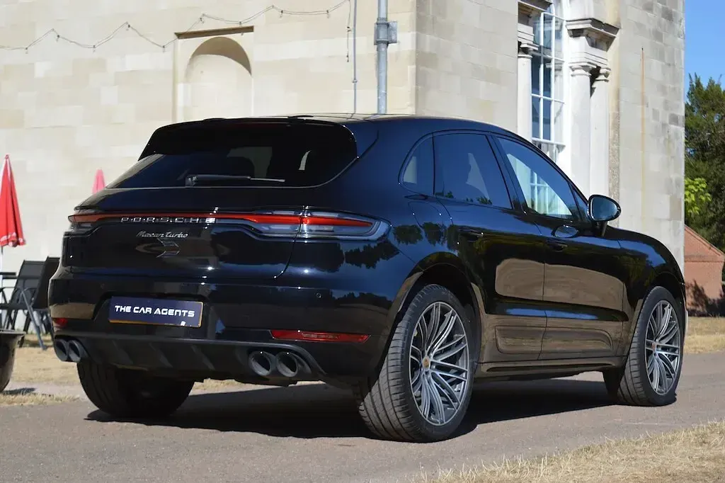 Used Porsche Macan Turbo 433 HP (318 kW) 2020 Black SUV