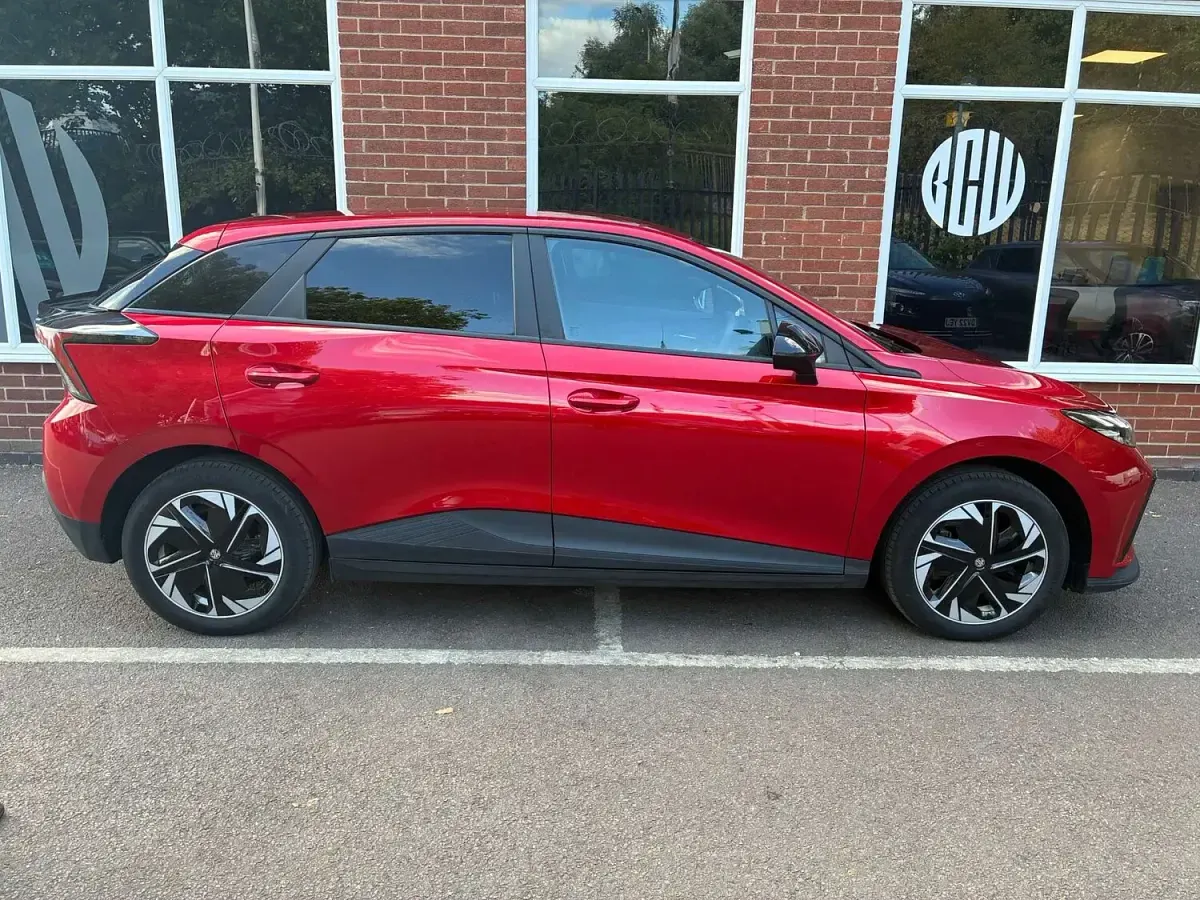Used MG MG4 EV SE 319 kW (435 HP) 2022 Red Hatchback