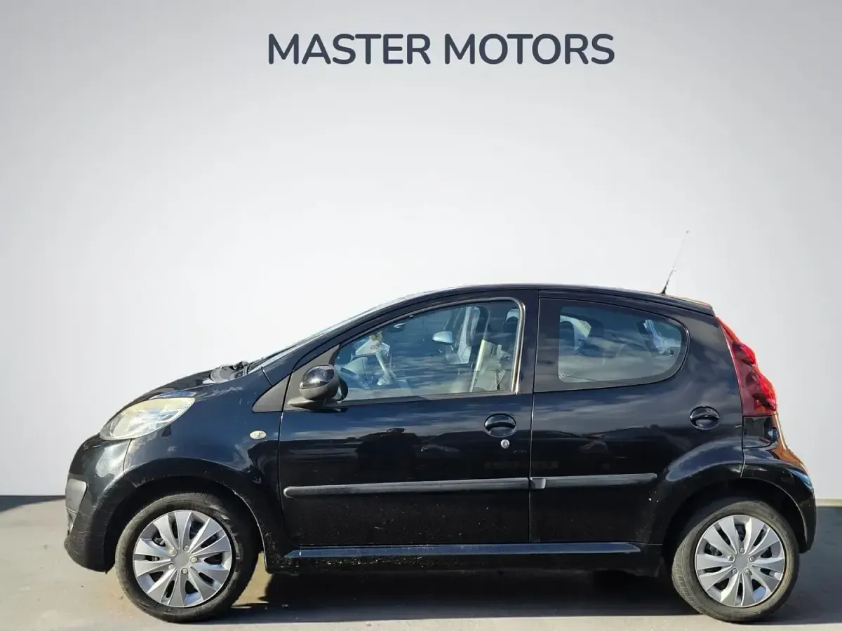 Używany Peugeot 107 Active 68 KM (50 kW) 2012 Czarny Hatchback