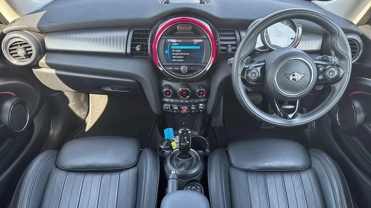 Used Mini Cooper S Exclusive 192 HP (141 kW) 2020 Silver Hatchback