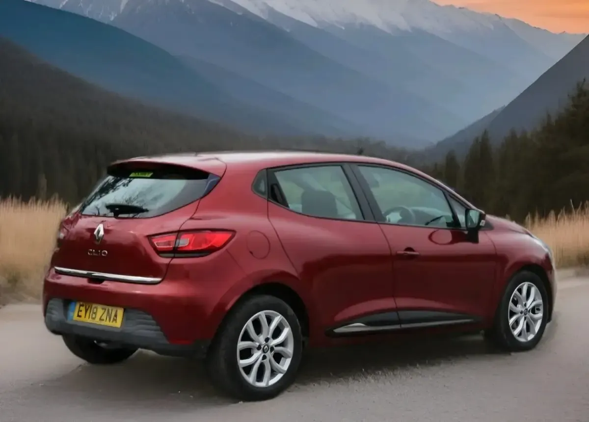 Used Renault Clio Dynamique 88 HP (64 kW) 2018 Red Hatchback