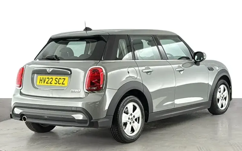 Usado Mini Cooper Classic 136 HP (100 kW) 2022 Cinzento Citadino