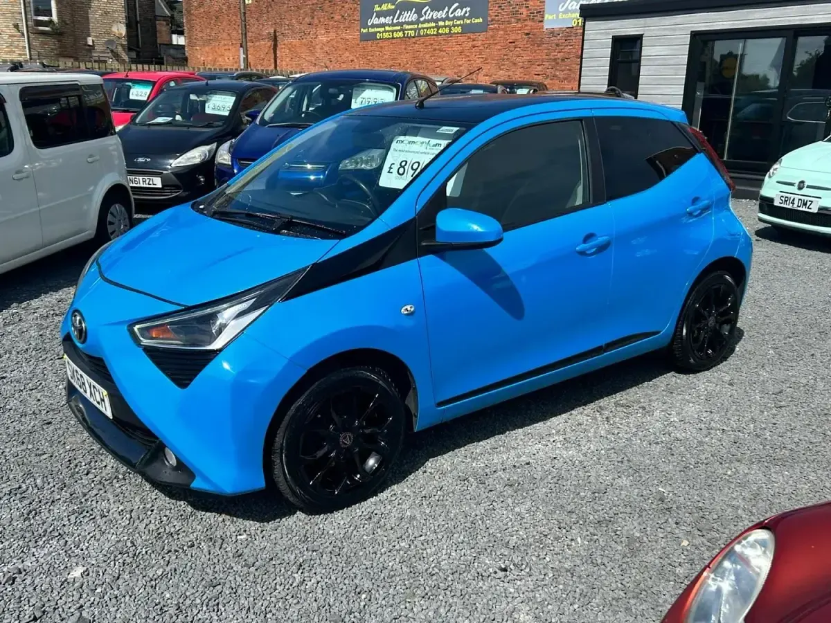 Used Toyota Aygo x-press 2018 Blue Hatchback