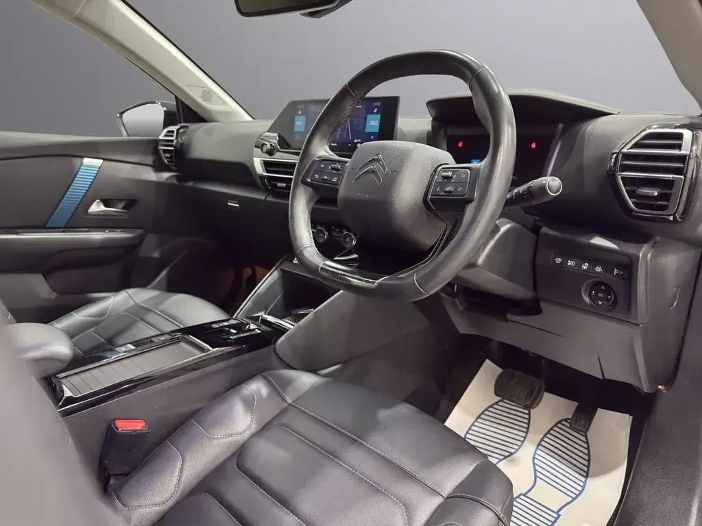 Begagnad Citroën e-C4 Shine 100 kW (136 HK) 2022 Vit Halvkombi