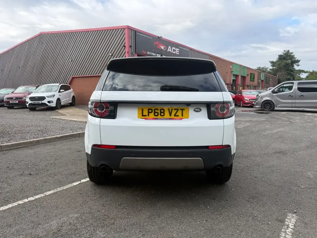 Used Land Rover Discovery Sport SE 180 HP (132 kW) 2019 White SUV