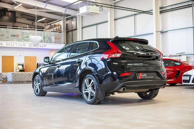 Used Volvo V40 Inscription 190 HP (139 kW) 2016 Black Hatchback