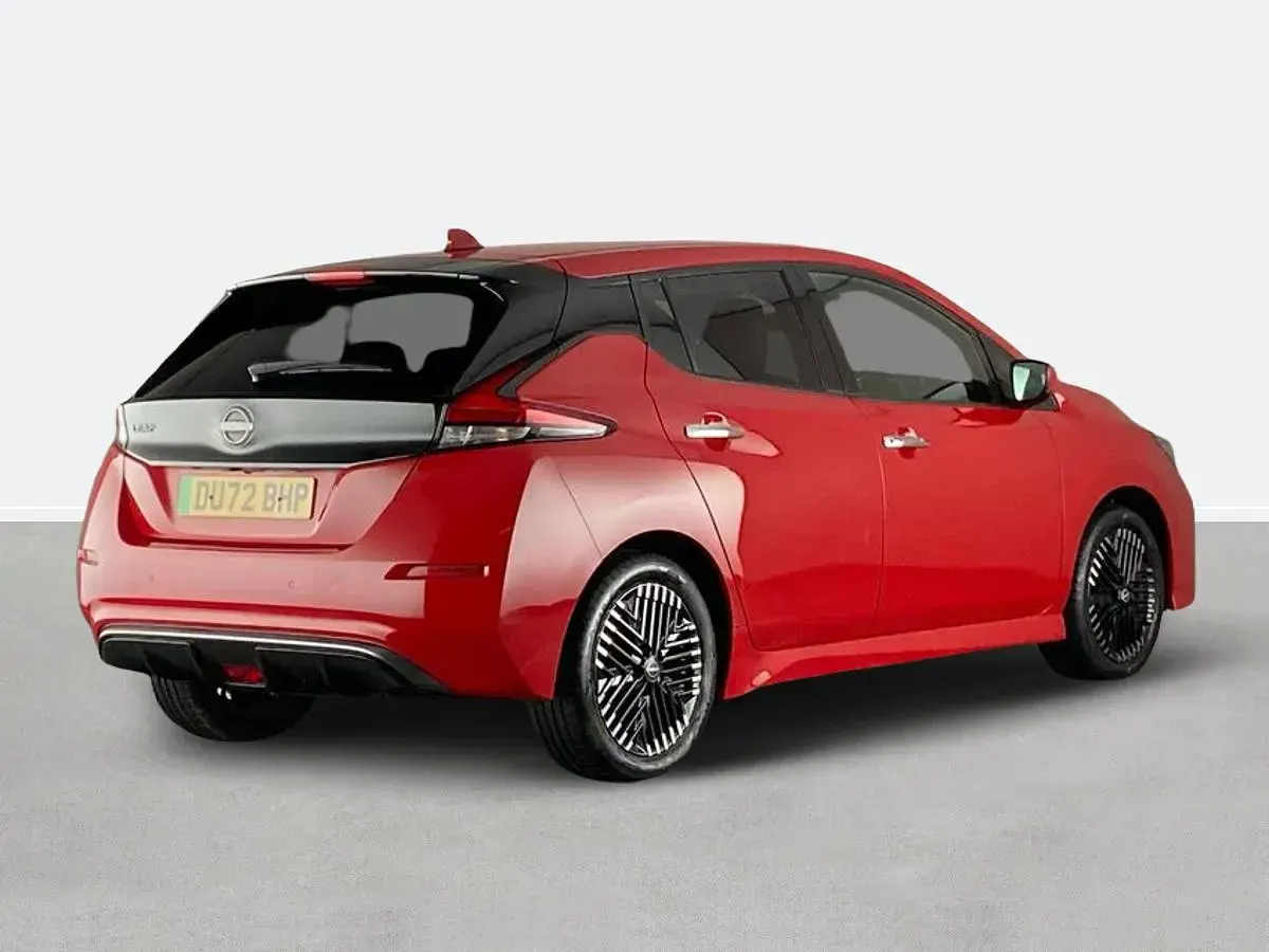 Used Nissan Leaf N-Connecta 110 kW (150 HP) 2022 Red Hatchback